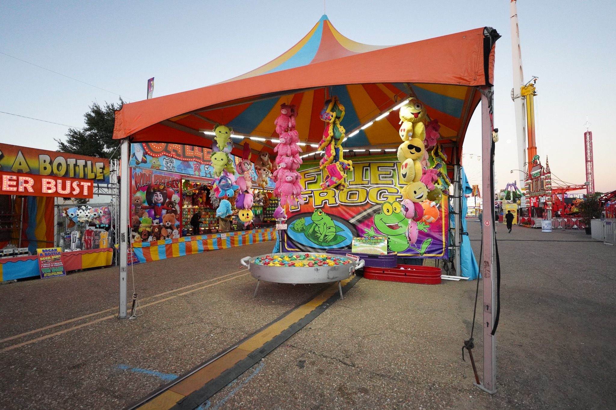 Fried Frogs Frog Fishing game with frogs on lily pads