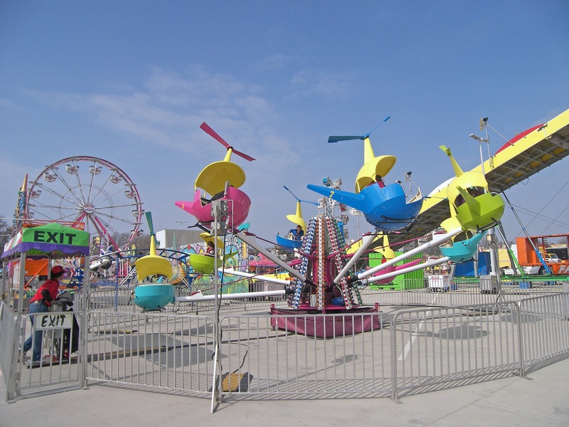 Helicopters kid's ride