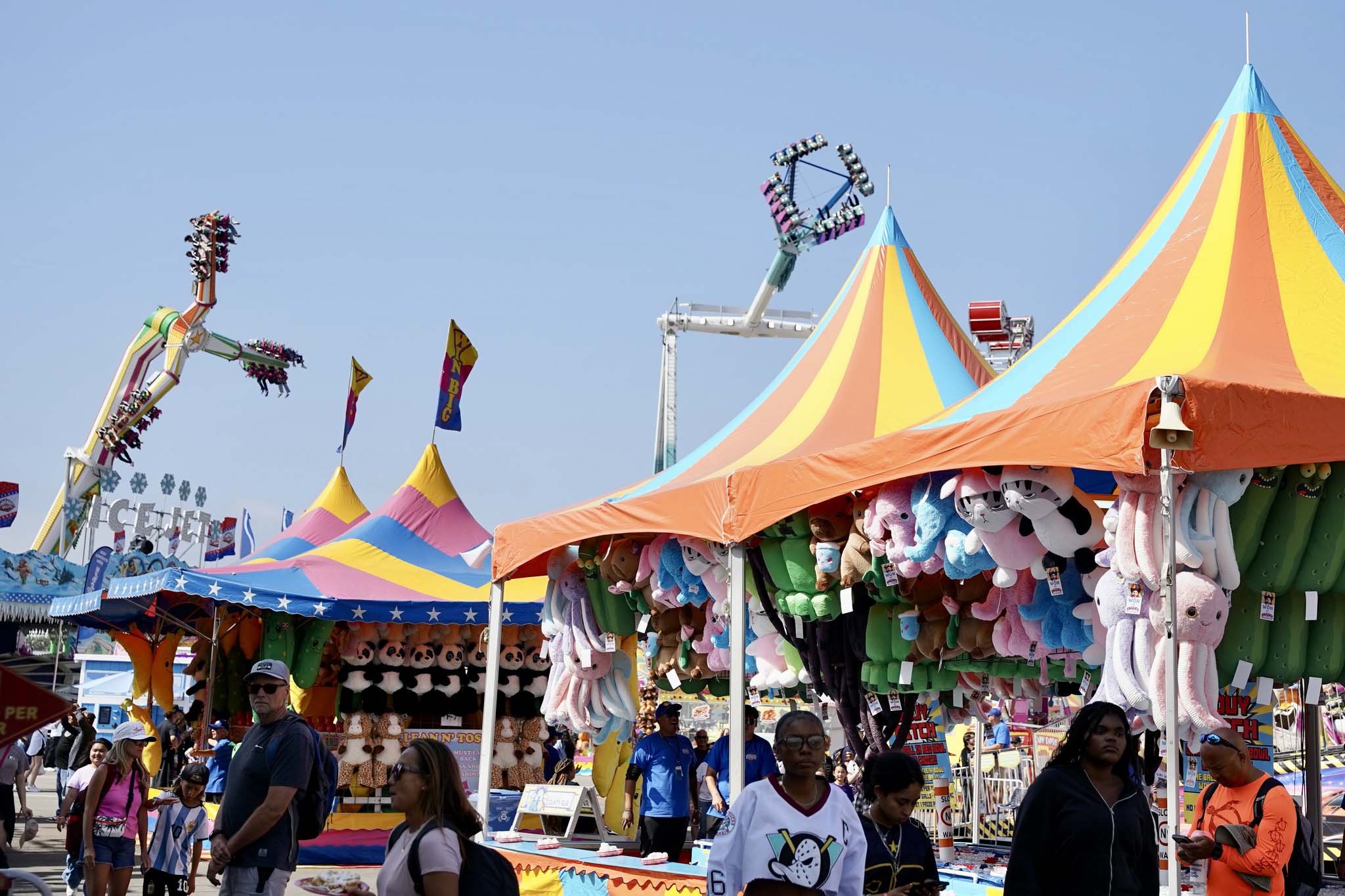 Classic buoy pitch game on the midway